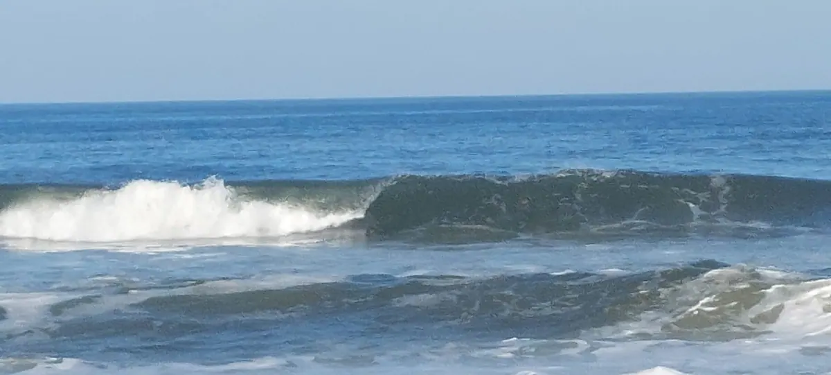 Powerful wave breaking at Playa Hermosa with deep blue Pacific waters