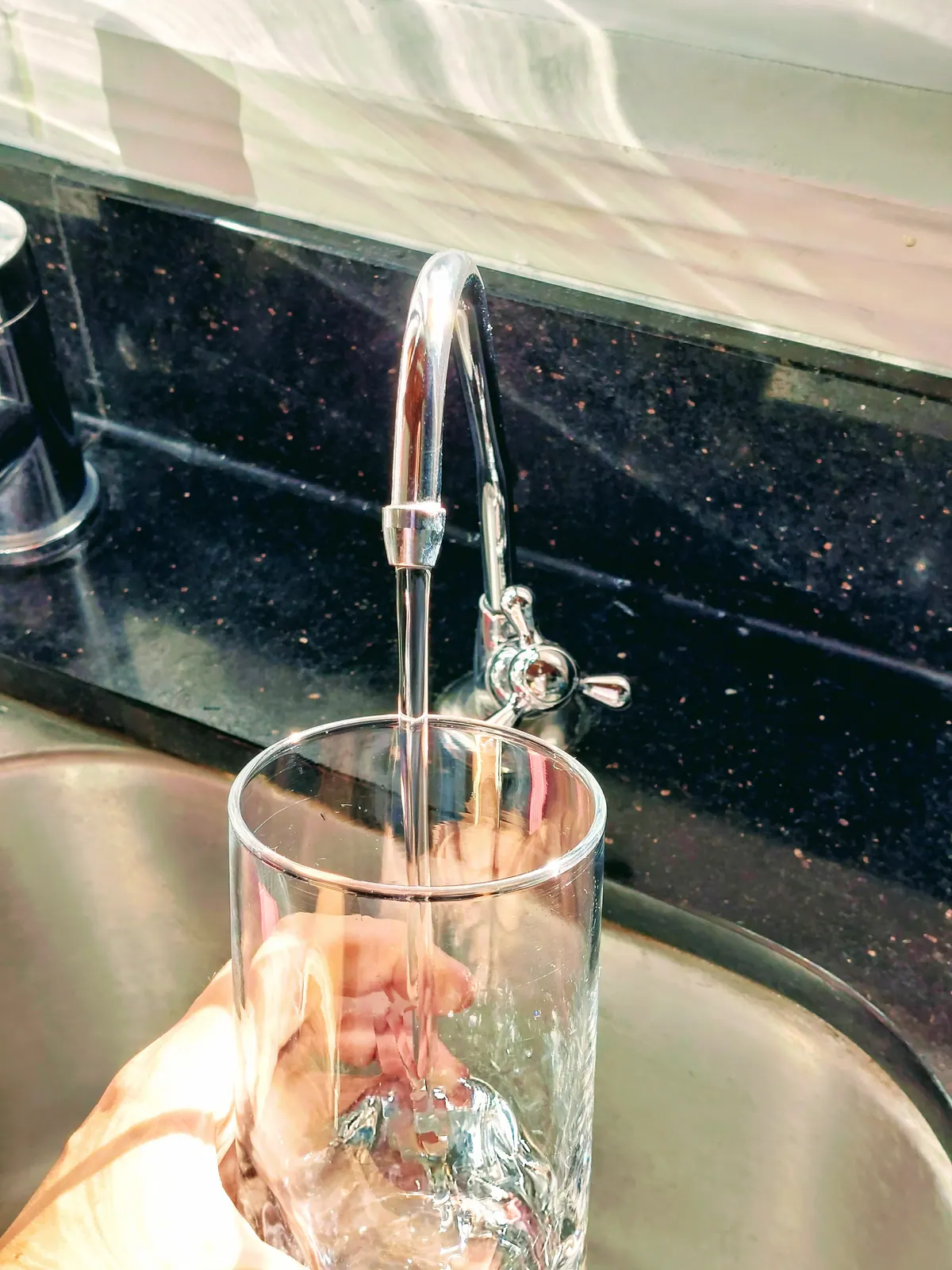 Reverse osmosis purified drinking water system for guests